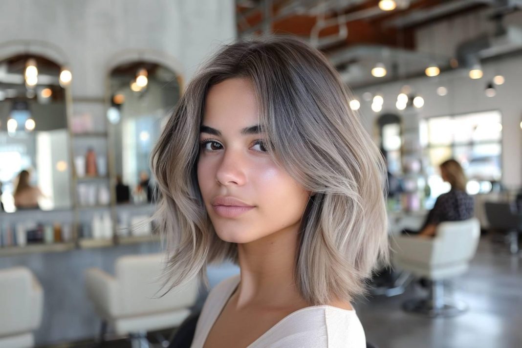 Blond foncé cendré : quelle coupe choisir et comment réussir sa coloration ?